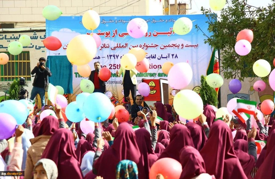 گزارش تصویری از رونمایی پوستر بیست و پنجمین جشنواره بین المللی تئاتر کودک و نوجوان همدان
عکس ها از محسن سعیدی