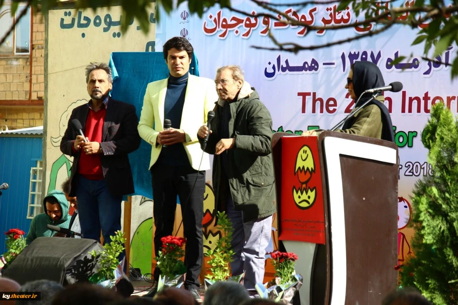 گزارش تصویری از رونمایی پوستر بیست و پنجمین جشنواره بین المللی تئاتر کودک و نوجوان همدان
عکس ها از محسن سعیدی