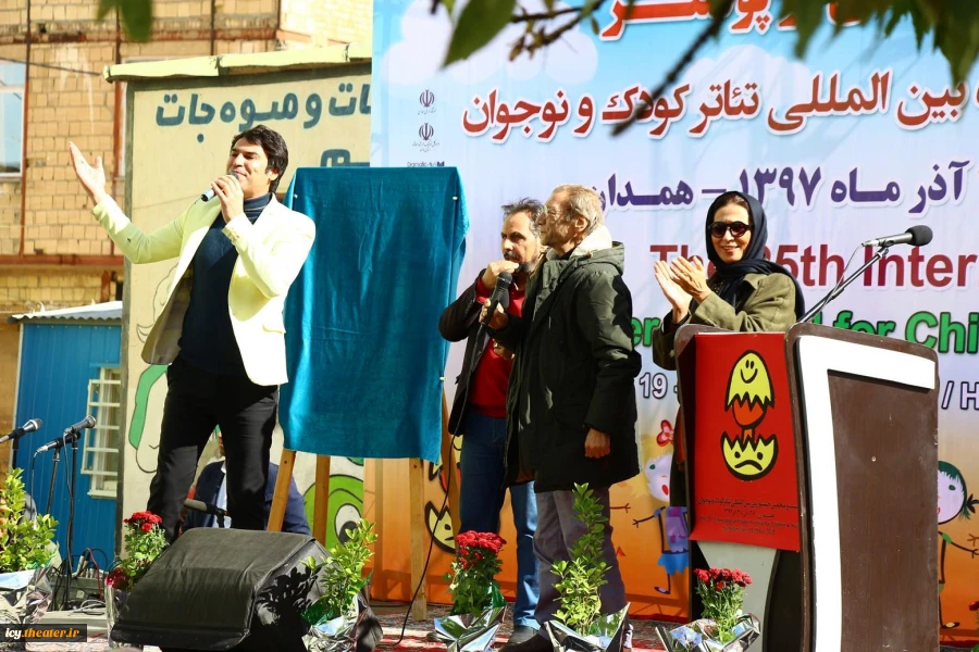 گزارش تصویری از رونمایی پوستر بیست و پنجمین جشنواره بین المللی تئاتر کودک و نوجوان همدان
عکس ها از محسن سعیدی