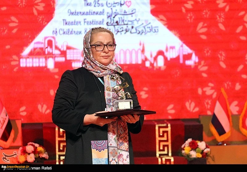 گزارش تصویری از اختتامیه بیست و پنجمین جشنواره بین المللی تئاتر کودک و نوجوان همدان
عکس ها از  عبدالرحمان رأفتی - خبرگزاری تسنیم