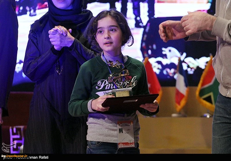 گزارش تصویری از اختتامیه بیست و پنجمین جشنواره بین المللی تئاتر کودک و نوجوان همدان
عکس ها از  عبدالرحمان رأفتی - خبرگزاری تسنیم