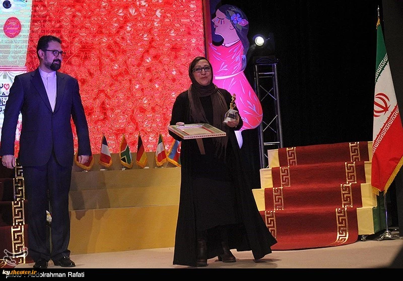 گزارش تصویری از اختتامیه بیست و پنجمین جشنواره بین المللی تئاتر کودک و نوجوان همدان
عکس ها از  عبدالرحمان رأفتی - خبرگزاری تسنیم