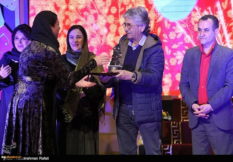 گزارش تصویری از اختتامیه بیست و پنجمین جشنواره بین المللی تئاتر کودک و نوجوان همدان
عکس ها از  عبدالرحمان رأفتی - خبرگزاری تسنیم