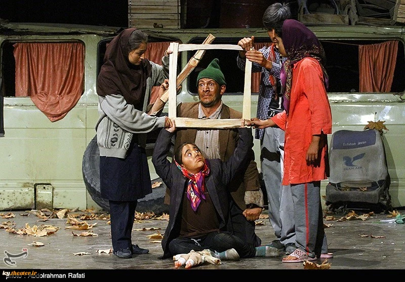 گزارش تصویری از اجرای نمایش های بیست و چهارمین جشنواره بین المللی تئاتر کودک و نوجوان همدان
عکس ها از  عبدالرحمان رأفتی - خبرگزاری تسنیم