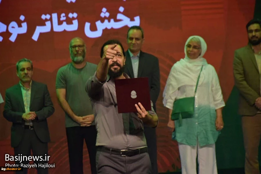 گزارش تصویری از اختتامیه بیست و هفتمین جشنواره بین المللی تئاتر کودک و نوجوان همدان
عکس ها از  راضیه حاجیلویی - خبرگزاری بسیج / سری اول