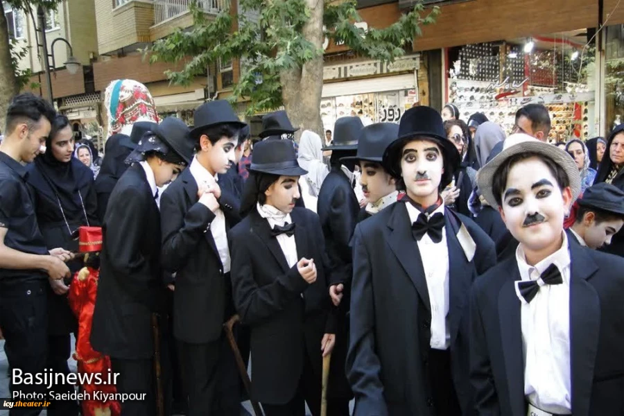 گزارش تصویری از افتتاحیه بیست و هفتمین جشنواره بین المللی تئاتر کودک و نوجوان همدان
عکس ها از  سعیده کیان پور - خبرگزاری بسیج / سری اول
