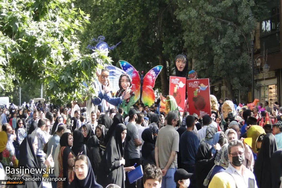 گزارش تصویری از افتتاحیه بیست و هفتمین جشنواره بین المللی تئاتر کودک و نوجوان همدان
عکس ها از  سعیده کیان پور - خبرگزاری بسیج / سری اول