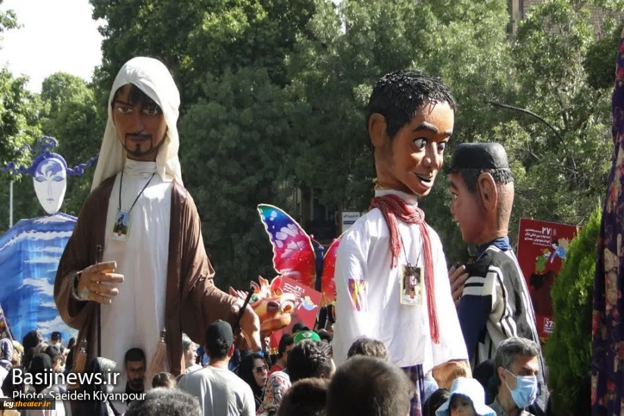 گزارش تصویری از افتتاحیه بیست و هفتمین جشنواره بین المللی تئاتر کودک و نوجوان همدان
عکس ها از  سعیده کیان پور - خبرگزاری بسیج / سری اول