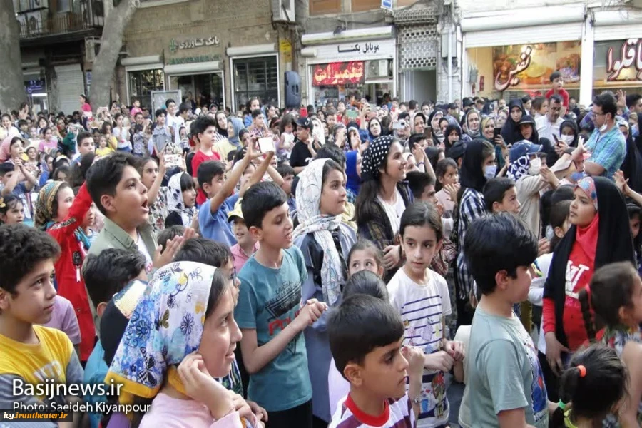 گزارش تصویری از افتتاحیه بیست و هفتمین جشنواره بین المللی تئاتر کودک و نوجوان همدان
عکس ها از  سعیده کیان پور - خبرگزاری بسیج / سری دوم