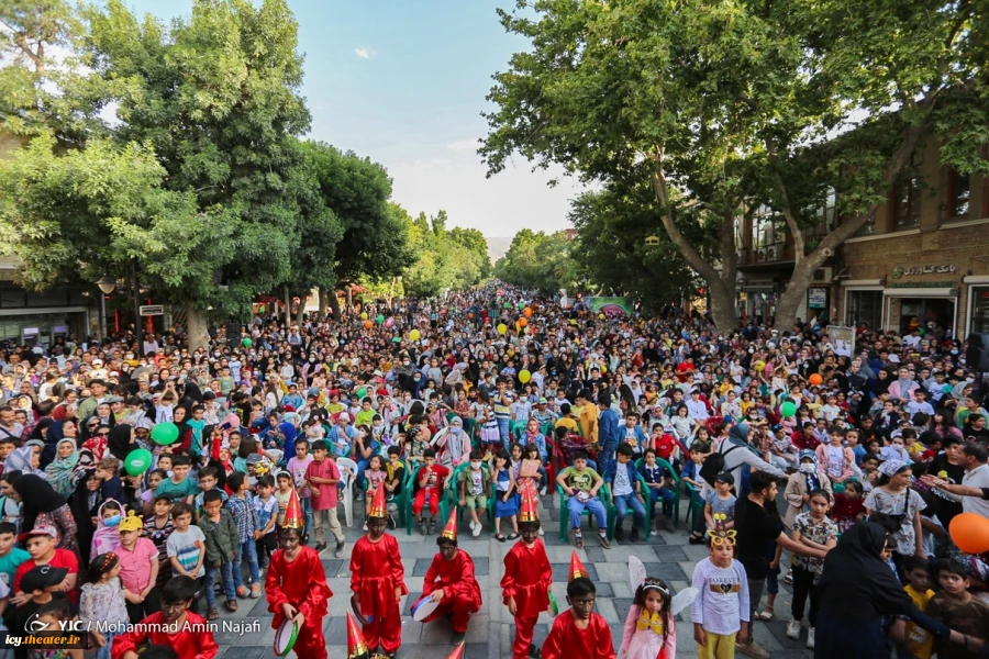 گزارش تصویری از افتتاحیه بیست و هفتمین جشنواره بین المللی تئاتر کودک و نوجوان همدان
عکس ها از  محمد امین نجفی - باشگاه خبرنگاران جوان
