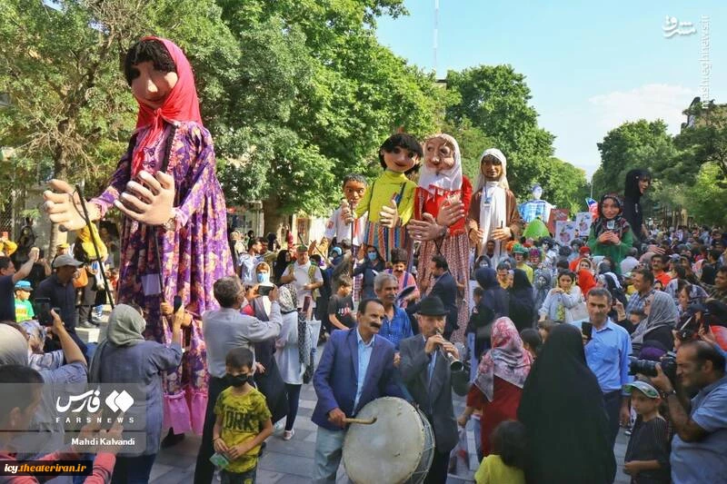 گزارش تصویری از افتتاحیه بیست و هفتمین جشنواره بین المللی تئاتر کودک و نوجوان همدان
عکس ها از  مهدی کلوندی - خبرگزاری فارس