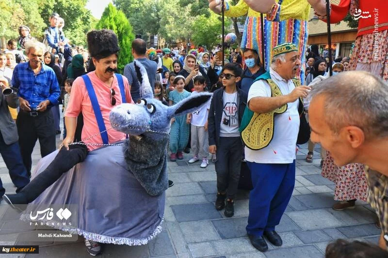 گزارش تصویری از افتتاحیه بیست و هفتمین جشنواره بین المللی تئاتر کودک و نوجوان همدان
عکس ها از  مهدی کلوندی - خبرگزاری فارس