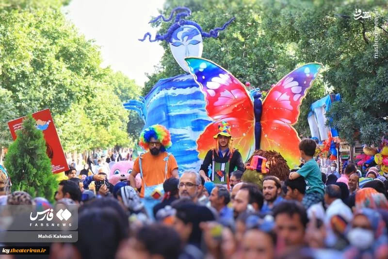 گزارش تصویری از افتتاحیه بیست و هفتمین جشنواره بین المللی تئاتر کودک و نوجوان همدان
عکس ها از  مهدی کلوندی - خبرگزاری فارس