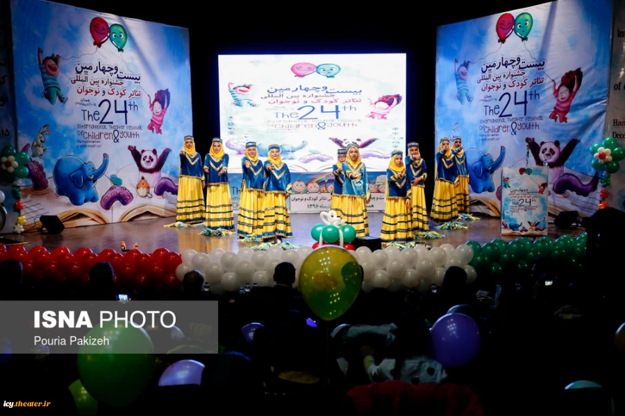گزارش تصویری از افتتاحیه بیست و چهارمین جشنواره بین المللی تئاتر کودک و نوجوان همدان
عکس ها از پوریا پاکیزه - خبرگزاری ایسنا