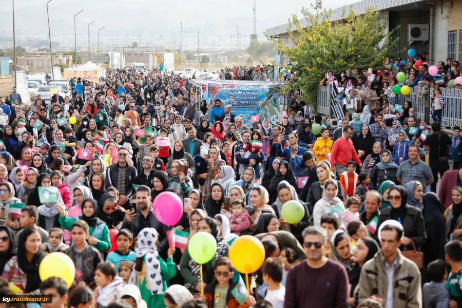 گزارش تصویری از مراسم افتتاحیه بیست و نهمین جشنواره بین‌المللی تئاتر کودک و نوجوان همدان
عکس ها از سعید زین العابدین و ایمان حامی خواه
