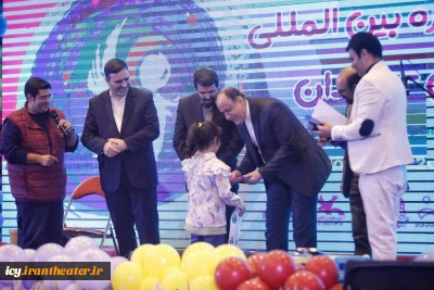 گزارش تصویری از مراسم افتتاحیه بیست و نهمین جشنواره بین‌المللی تئاتر کودک و نوجوان همدان - سری سوم/
عکس ها از سعید زین العابدین و ایمان حامی خواه