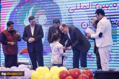گزارش تصویری از مراسم افتتاحیه بیست و نهمین جشنواره بین‌المللی تئاتر کودک و نوجوان همدان - سری سوم/
عکس ها از سعید زین العابدین و ایمان حامی خواه