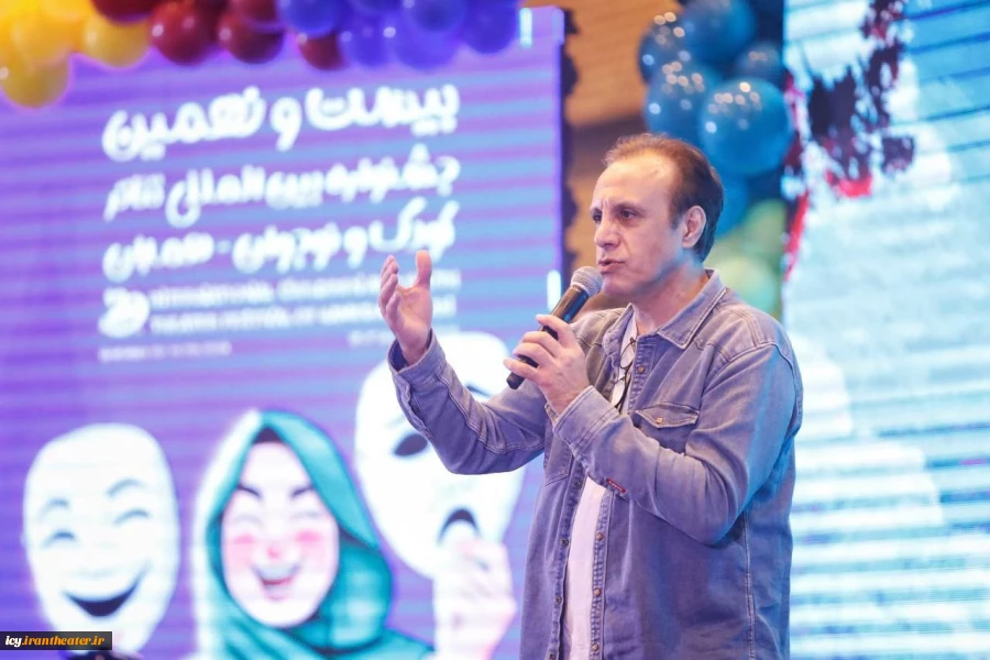 گزارش تصویری از مراسم افتتاحیه بیست و نهمین جشنواره بین‌المللی تئاتر کودک و نوجوان همدان - سری سوم/
عکس ها از سعید زین العابدین و ایمان حامی خواه