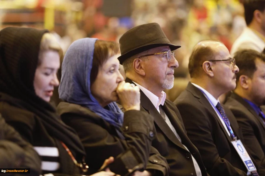 گزارش تصویری از مراسم افتتاحیه بیست و نهمین جشنواره بین‌المللی تئاتر کودک و نوجوان همدان - سری سوم/
عکس ها از سعید زین العابدین و ایمان حامی خواه
