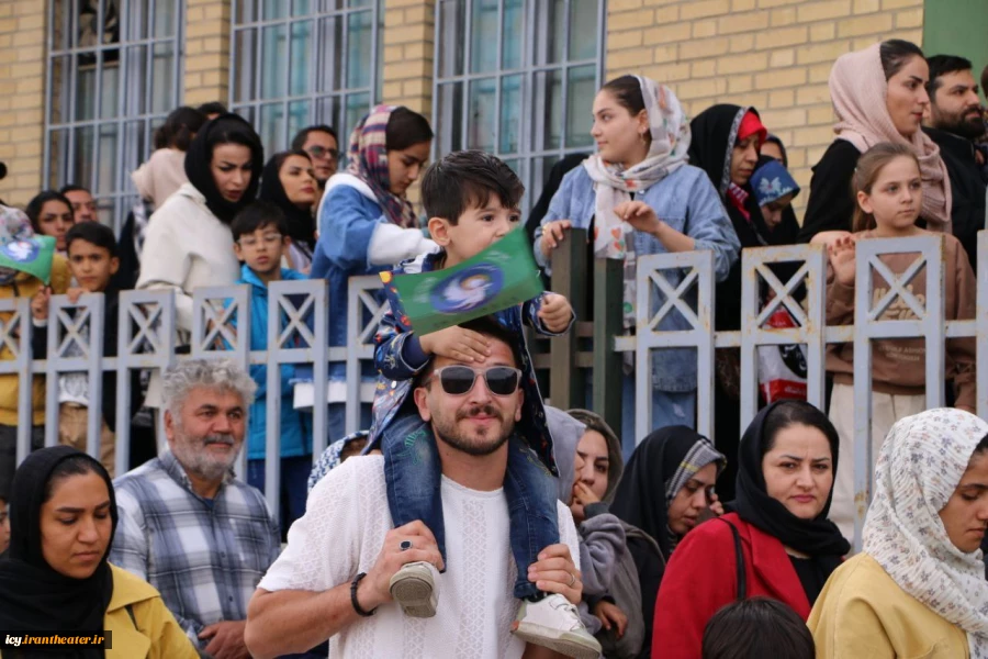 گزارش تصویری از مراسم افتتاحیه بیست و نهمین جشنواره بین‌المللی تئاتر کودک و نوجوان همدان - سری چهارم/ 1403/08/11
عکس ها از سعید زین العابدین و ایمان حامی خواه