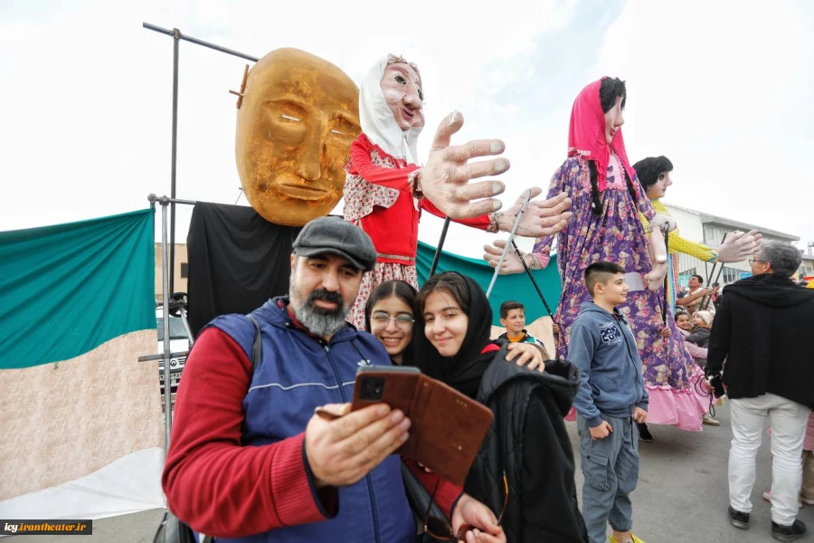 گزارش تصویری از مراسم افتتاحیه بیست و نهمین جشنواره بین‌المللی تئاتر کودک و نوجوان همدان - سری پنجم / 1403/08/11
عکس ها از سعید زین العابدین و ایمان حامی خواه