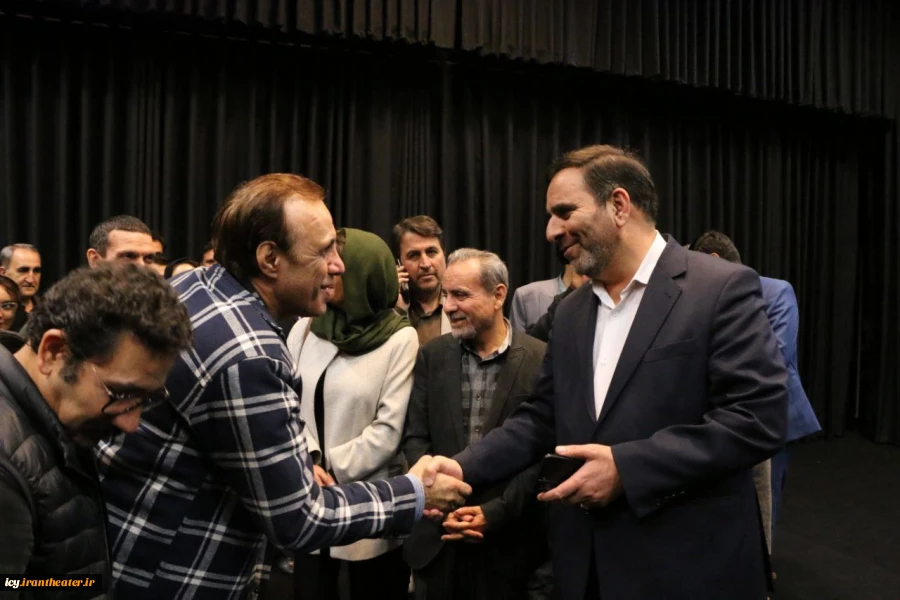 گزارش تصویری از مراسم افتتاحیه پلاتو عین‌القضات شهر همدان در آستانه برگزاری  بیست نهمین جشنواره بین‌المللی تئاتر کودک و نوجوان همدان / 1403/08/11/ عکس ها از سعید زین العابدینی