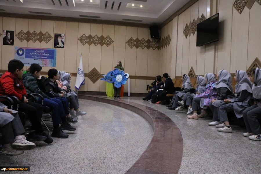 گزارش تصویری از کارگاه های آموزشی جشنواره بین‌المللی تئاتر کودک و نوجوان با حضور داود کیانیان و بهارک بابک /سالن کنفرانس تالار قرآن - 1401/08/12