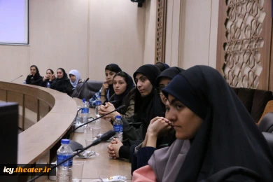 گزارش تصویری از کارگاه های آموزشی جشنواره بین‌المللی تئاتر کودک و نوجوان با حضور داود کیانیان و بهارک بابک /سالن کنفرانس تالار قرآن - 1401/08/12