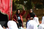 گزارش تصویری استقبال از نمایش خیابانی «خواستگاری مبارک » به کارگردانی و نویسندگی : رومینا خواجه نژاد 
 محوطه مجتمع عین القضات / شنبه 1403/08/12