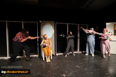 نمایش «یارا و ماموریت عروسکی»- عکس: پوریا پاکیزه /
کارگردان : رحمت امینی ، سمیرا طباطبایی / پلاتو شهید آوینی / 1403/08/12