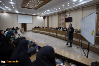 گزارش تصویری از حاشیه های روز اول بیست و نهمین جشنواره بین‌المللی تئاتر کودک و نوجوان همدان از نگاه : ایمان حامی خواه و سعید زین العابدین