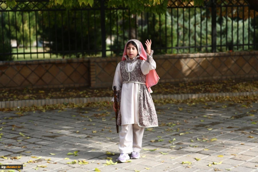 گزارش تصویری از حاشیه های روز اول بیست و نهمین جشنواره بین‌المللی تئاتر کودک و نوجوان همدان از نگاه : ایمان حامی خواه و سعید زین العابدین
