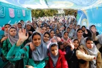 گزارش تصویری از استقبال چشمگیر دانش آموزان همدانی از نمایش های دومین روز بیست و نهمین جشنواره بین‌المللی تئاتر کودک و نوجوان همدان / 1403/08/13 - عکس ها از  ایمان حامی خواه