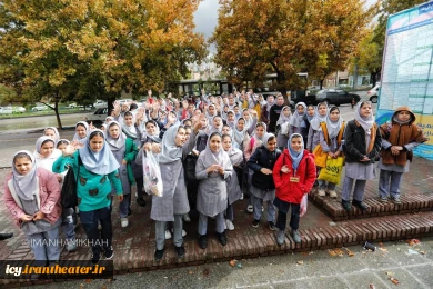 گزارش تصویری از استقبال چشمگیر دانش آموزان همدانی از نمایش های دومین روز بیست و نهمین جشنواره بین‌المللی تئاتر کودک و نوجوان همدان / 1403/08/13 - عکس ها از  ایمان حامی خواه