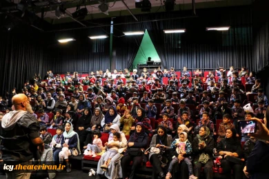 گزارش تصویری از استقبال مخاطبان همدانی از نمایش های دومین روز بیست و نهمین جشنواره بین‌المللی تئاتر کودک و نوجوان همدان 
 عکس ها از  سعید زین العابدینی