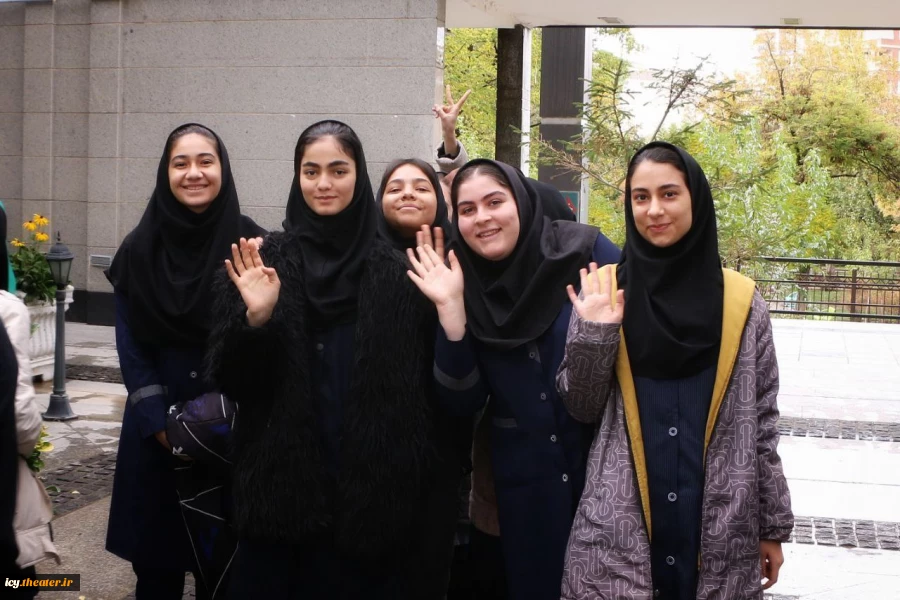 گزارش تصویری از استقبال مخاطبان همدانی از نمایش های دومین روز بیست و نهمین جشنواره بین‌المللی تئاتر کودک و نوجوان همدان 
 عکس ها از  سعید زین العابدینی