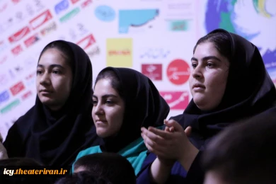 گزارش تصویری از استقبال مخاطبان همدانی از نمایش های دومین روز بیست و نهمین جشنواره بین‌المللی تئاتر کودک و نوجوان همدان 
 عکس ها از  سعید زین العابدینی