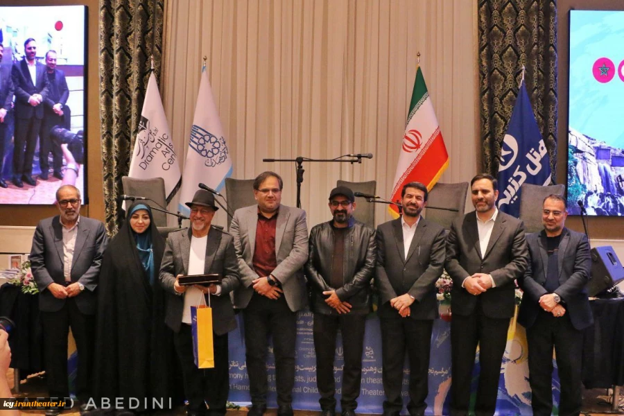 مراسم تجلیل از هنرمندان پیشکسوت ، اعضای هیات داوران و گروه های خارجی شرکت کننده در بیست و نهمین جشنواره بین المللی تئاتر کودک و نوجوان همدان 5
