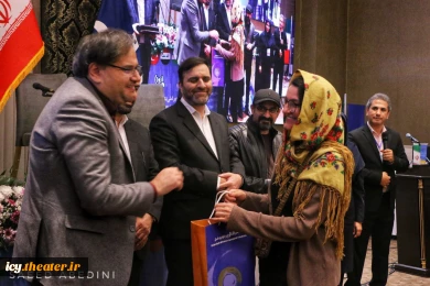 گزارش تصویری از مراسم تجلیل از هنرمندان پیشکسوت ، اعضای هیات داوران و گروه های خارجی شرکت کننده در بیست و نهمین جشنواره بین المللی تئاتر کودک و نوجوان همدان - 1403/08/15 - سالن اجتماعات هتل کتیبه/ عکس از سعید عابدینی
