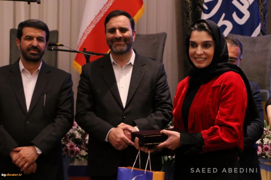 گزارش تصویری از مراسم تجلیل از هنرمندان پیشکسوت ، اعضای هیات داوران و گروه های خارجی شرکت کننده در بیست و نهمین جشنواره بین المللی تئاتر کودک و نوجوان همدان - 1403/08/15 - سالن اجتماعات هتل کتیبه/ عکس از سعید عابدینی