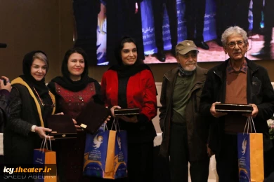 گزارش تصویری از مراسم تجلیل از هنرمندان پیشکسوت ، اعضای هیات داوران و گروه های خارجی شرکت کننده در بیست و نهمین جشنواره بین المللی تئاتر کودک و نوجوان همدان - 1403/08/15 - سالن اجتماعات هتل کتیبه/ عکس از سعید عابدینی