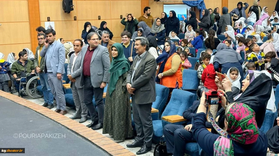 معاون امور هنری وزارت فرهنگ و ارشاد اسلامی برای شرکت در بیست و نهمین جشنواره بین‌المللی تئاتر کودک و نوجوان صبح روز چهارشنبه شانزدهم آبان ماه وارد همدان شد 4
