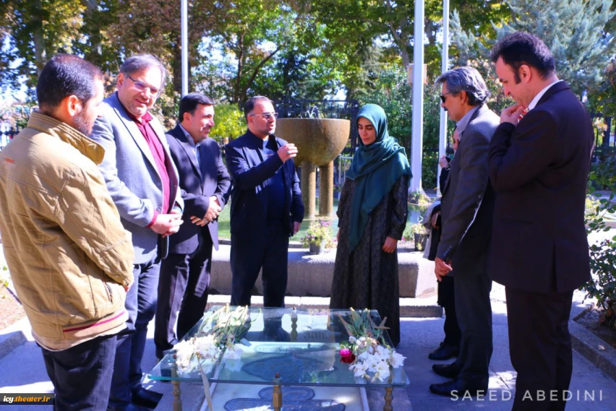 معاون امور هنری وزارت فرهنگ و ارشاد اسلامی برای شرکت در بیست و نهمین جشنواره بین‌المللی تئاتر کودک و نوجوان صبح روز چهارشنبه شانزدهم آبان ماه وارد همدان شد 8