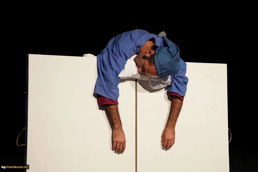 نمایش «خورپوفیسم»- عکس: سمانه جویا /
کارگردان : امیر تنها/ پلاتو عبادی / 1403/08/15