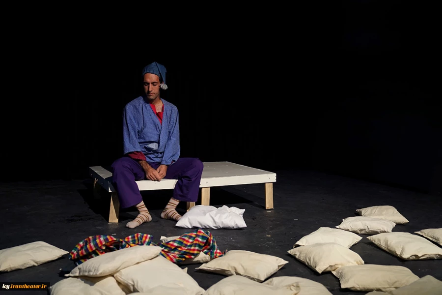 نمایش «خورپوفیسم»- عکس: سمانه جویا /
کارگردان : امیر تنها/ پلاتو عبادی / 1403/08/15