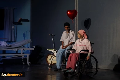 نمایش «اسکارلت و آن شب بارانی»- عکس: سمانه جویا /
کارگردان : امید نیاز/ سالن مهدیه/ 1403/08/15