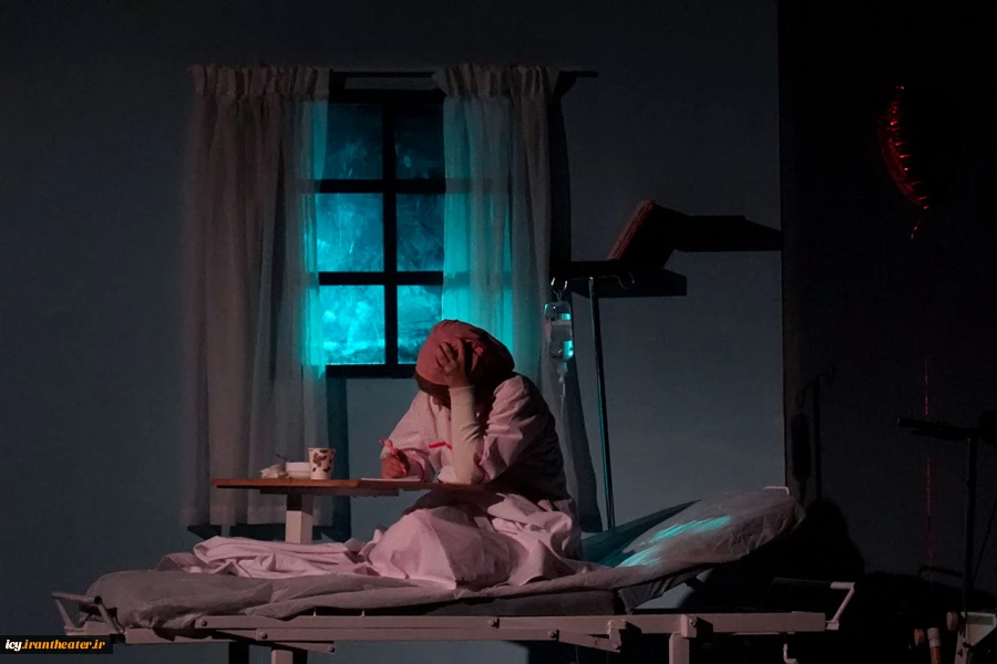 نمایش «اسکارلت و آن شب بارانی»- عکس: سمانه جویا /
کارگردان : امید نیاز/ سالن مهدیه/ 1403/08/15