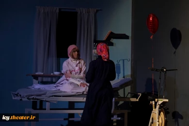 نمایش «اسکارلت و آن شب بارانی»- عکس: سمانه جویا /
کارگردان : امید نیاز/ سالن مهدیه/ 1403/08/15