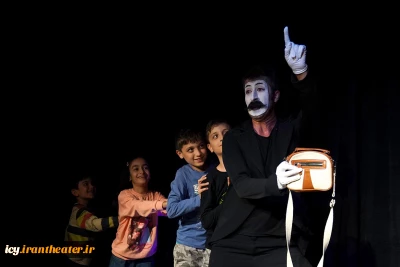 نمایش «پانتومیم »- عکس: سمانه جویا /
کارگردان : اونور کایا / پلاتو شهید آوینی/ 1403/08/16